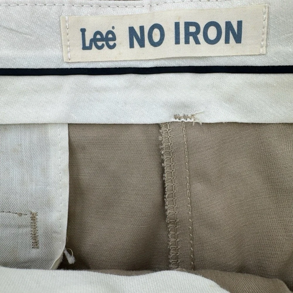 Lee No Iron Pants Mens 34x32 Relaxed Fit Pleated Khaki Cotton‎ Chino Slacks NWT
